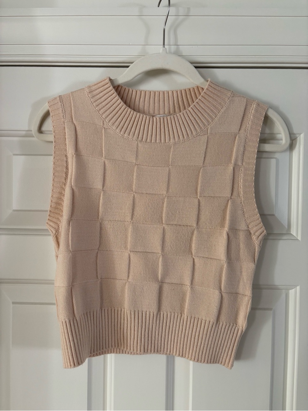 Sage crewneck ribbed knit vest in light oatmeal